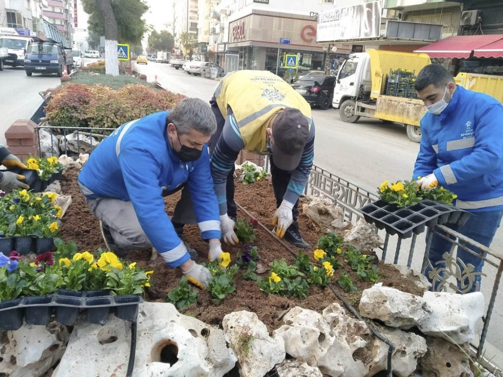 buyuksehir peyzaj calismalarina devam ediyor 2 Büyükşehir peyzaj çalışmalarına devam ediyor