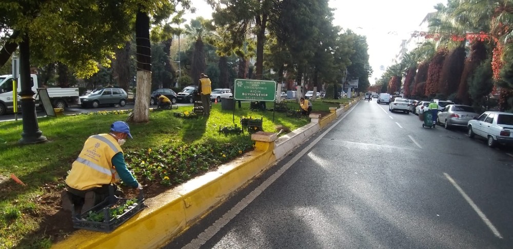 buyuksehir peyzaj calismalarina devam ediyor 4 igTmUqAO Büyükşehir peyzaj çalışmalarına devam ediyor