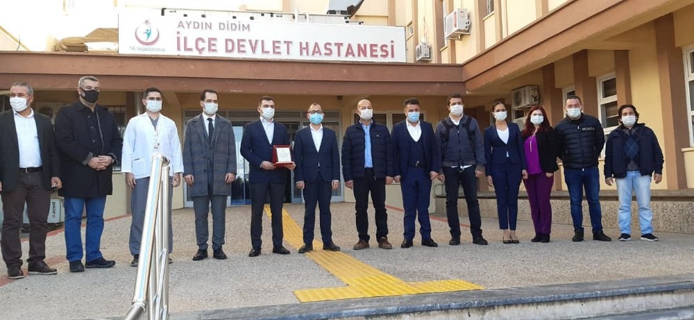 didim devlet hastanesine aydin su urunleri ureticileri birliginden solunum cihazi bagisi 2 Didim Devlet Hastanesi’ne Aydın Su Ürünleri Üreticileri Birliği’nden solunum cihazı bağışı