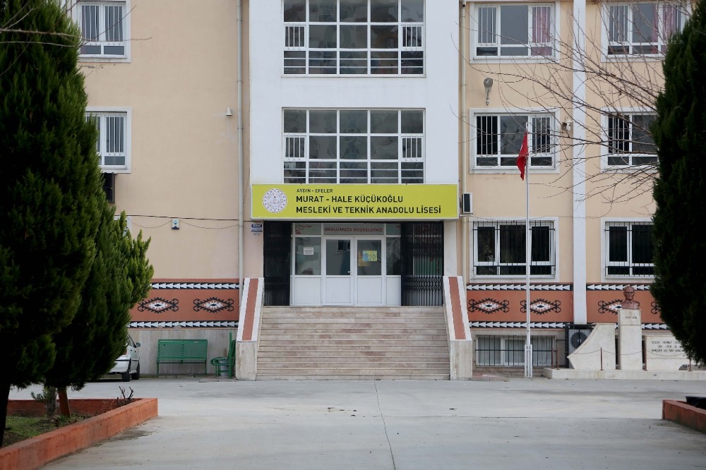 efelerde okullar boyaniyor 1 Efeler’de okullar boyanıyor