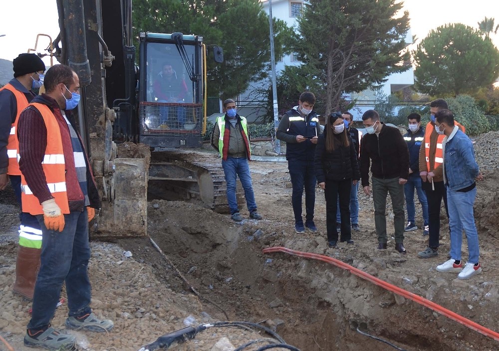 enver reis caddesinin alt ve ust yapisi yenileniyor 3 Enver Reis Caddesi’nin alt ve üst yapısı yenileniyor