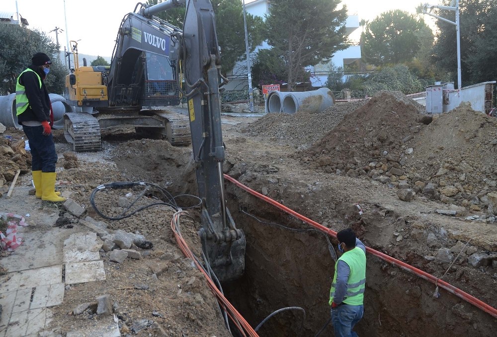 enver reis caddesinin alt ve ust yapisi yenileniyor 4 HJffC4LY Enver Reis Caddesi’nin alt ve üst yapısı yenileniyor