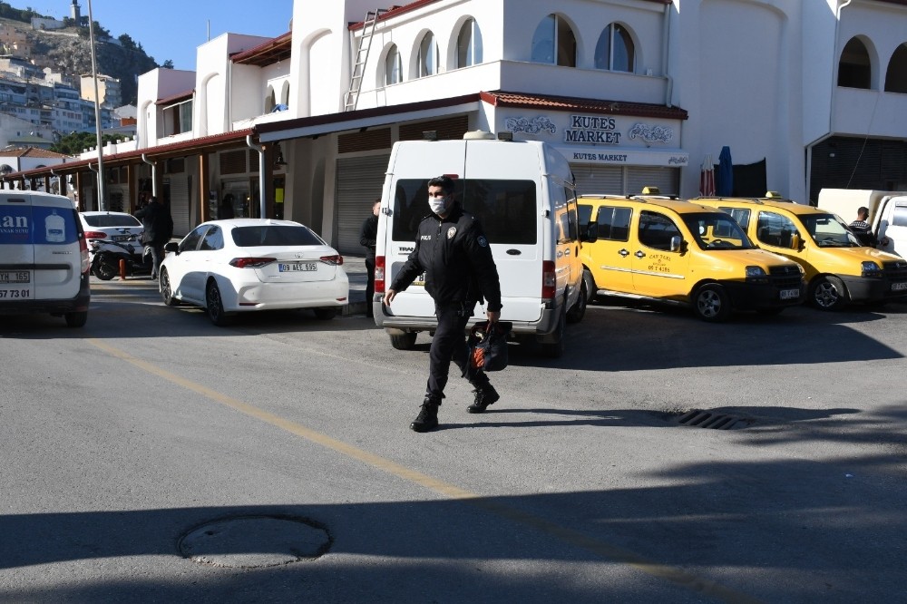 kaymakamlik karsisindaki supheli cantadan kiyafet cikti 1 46w4lXeb Kaymakamlık karşısındaki şüpheli çantadan kıyafet çıktı