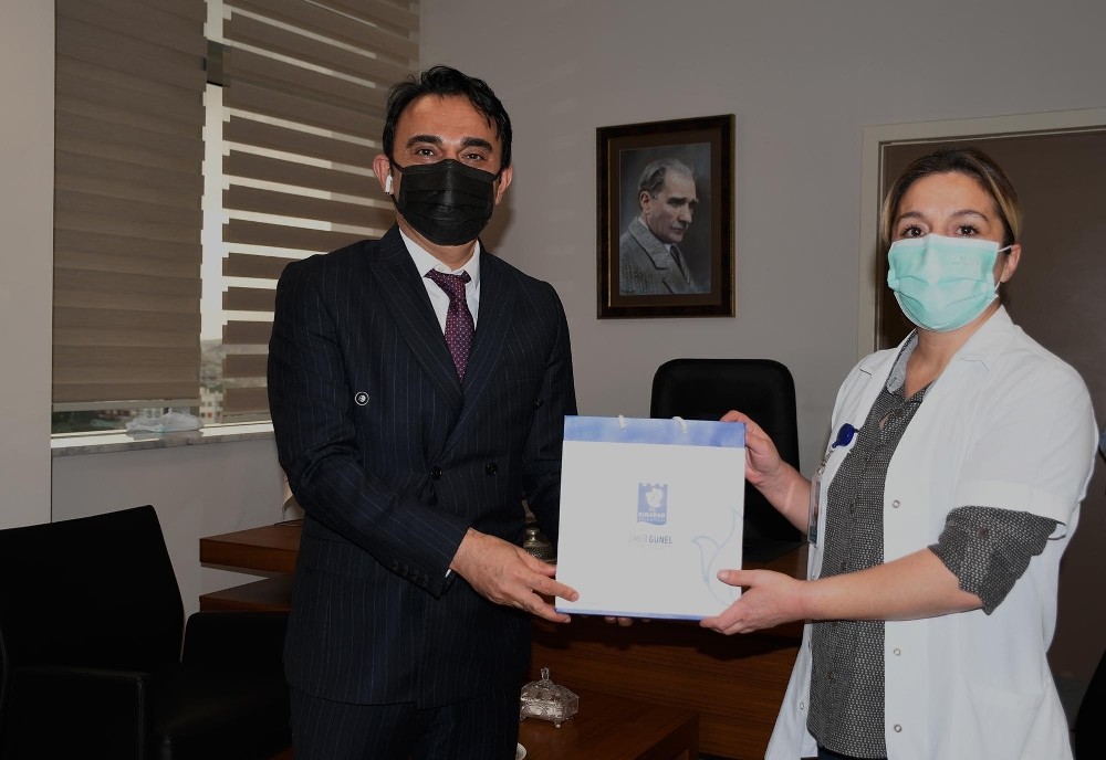 kusadasi belediyesinden salgin savascilarina yeni yil hediyesi 2 Kuşadası Belediyesi’nden salgın savaşçılarına yeni yıl hediyesi