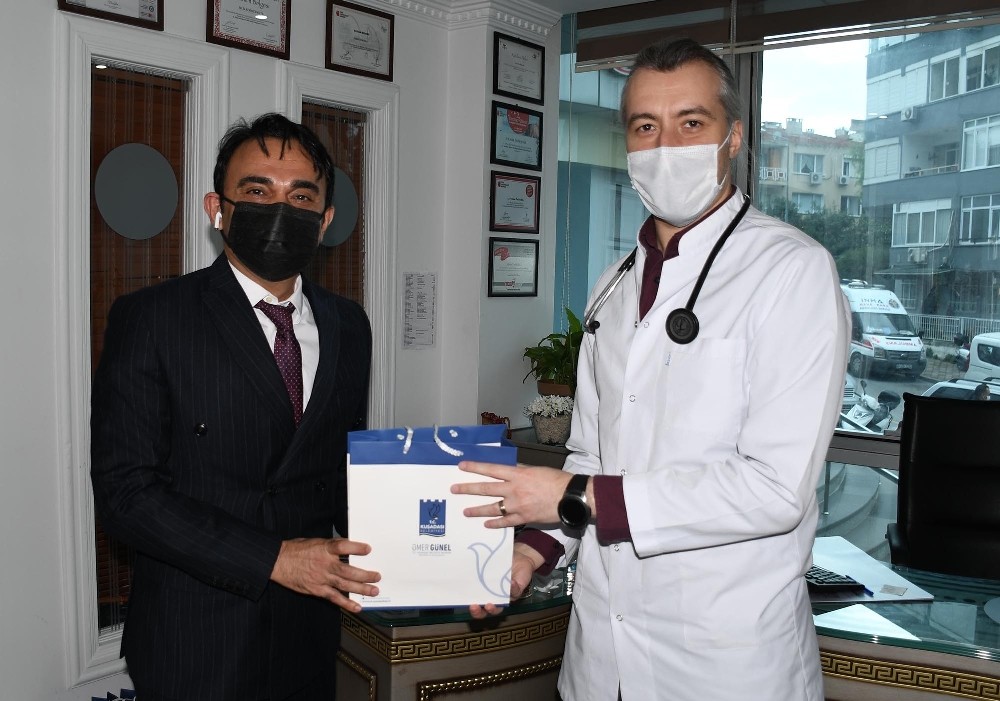 kusadasi belediyesinden salgin savascilarina yeni yil hediyesi 3 YnclOjkl Kuşadası Belediyesi’nden salgın savaşçılarına yeni yıl hediyesi