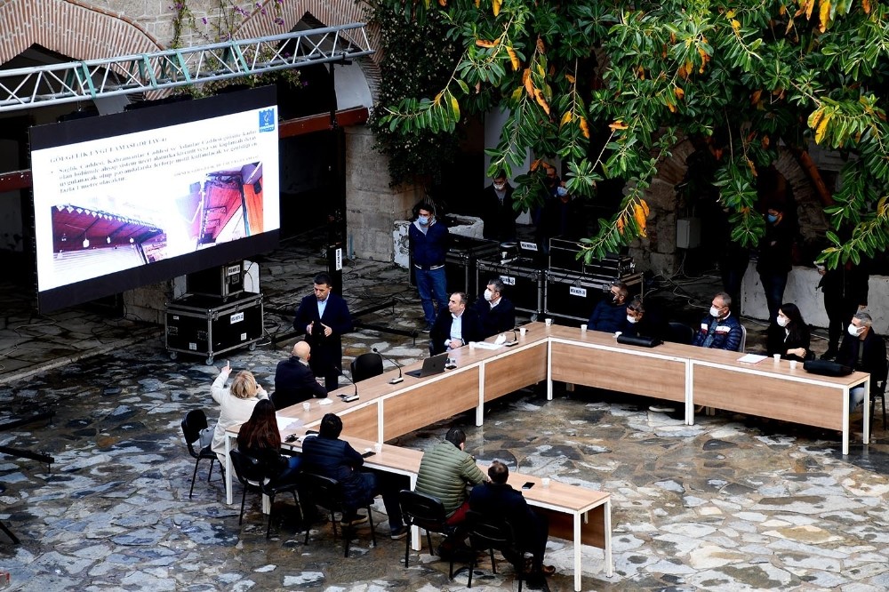 kusadasi carsilarinda dis cepheler beyaza burunecek 1 WCupXsvP Kuşadası çarşılarında dış cepheler beyaza bürünecek