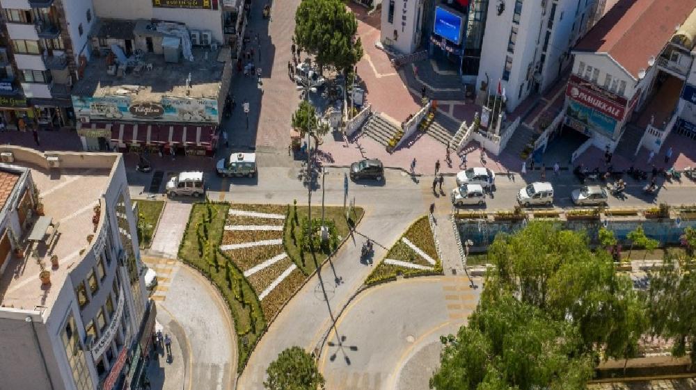 kusadasi-nda-trafik-sakinlestirme-projesi-devam-ediyor-A4uVmD3h.jpg