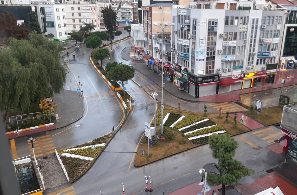 kusadasi saganak yagmura teslim olmadi 3 ySa3PNBw Kuşadası sağanak yağmura teslim olmadı