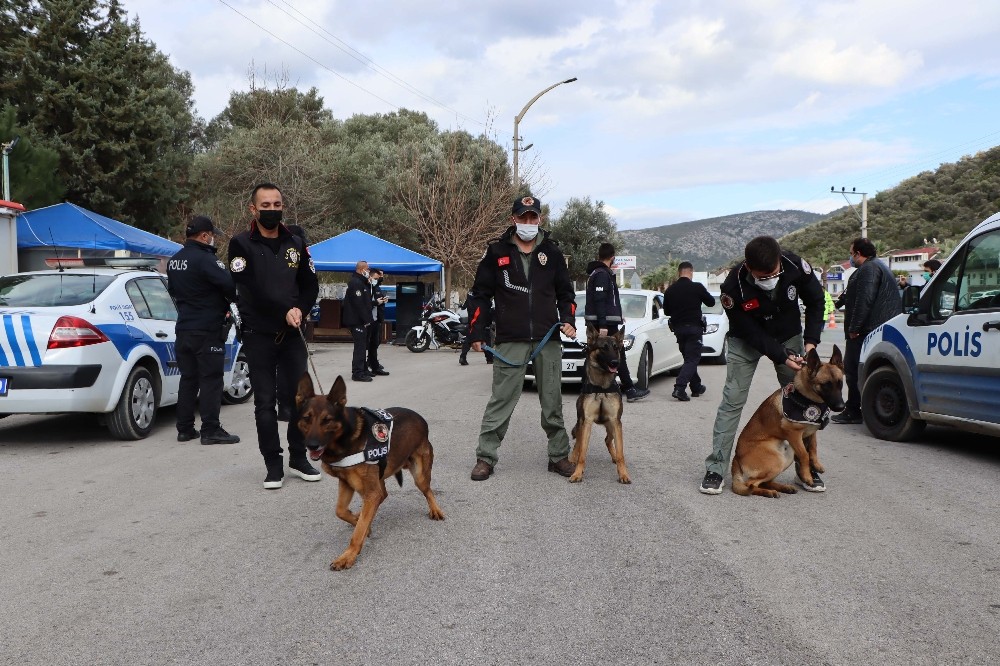 Kuşadası’na giriş ve çıkışlar kontrol altına alındı 2 kusadasina giris ve cikislar kontrol altina alindi 2 7zWJLWZs Kuşadası’na giriş ve çıkışlar kontrol altına alındı