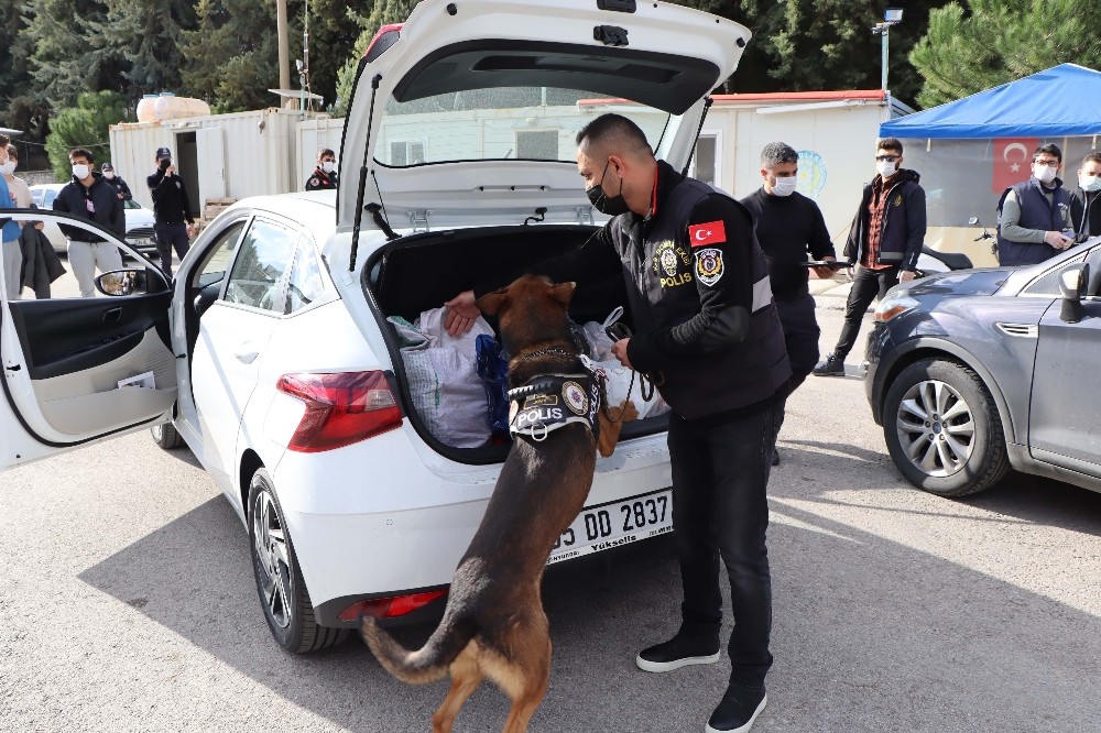 Kuşadası’na giriş ve çıkışlar kontrol altına alındı 8 kusadasina giris ve cikislar kontrol altina alindi 5 I8Ha9p7V Kuşadası’na giriş ve çıkışlar kontrol altına alındı