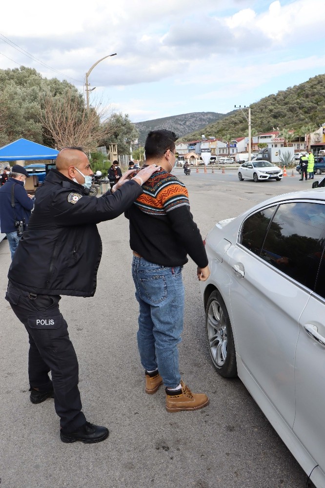 Kuşadası’na giriş ve çıkışlar kontrol altına alındı 9 kusadasina giris ve cikislar kontrol altina alindi 6 TpWbEJaK Kuşadası’na giriş ve çıkışlar kontrol altına alındı