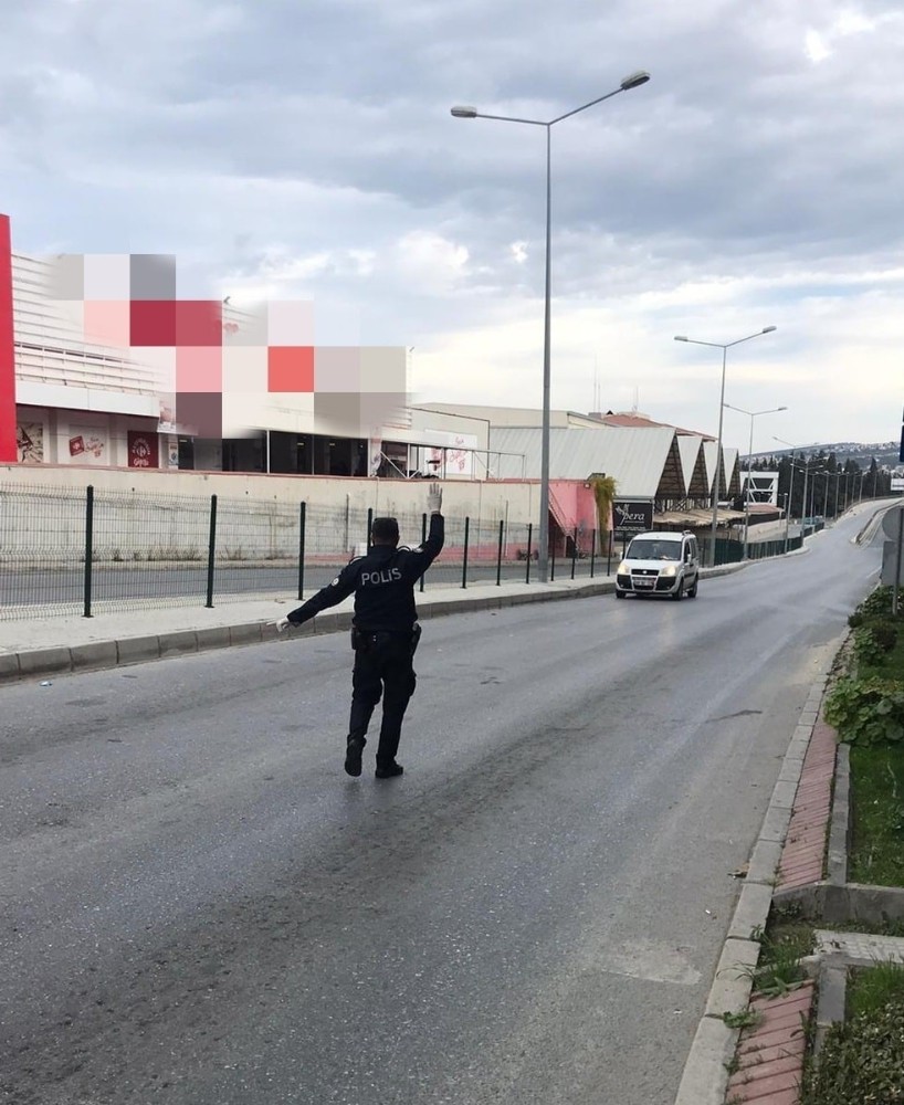 kusadasinda kisitlamaya uymayan 32 kisiye 100 bin 800 lira ceza kesildi 2 Kuşadası’nda kısıtlamaya uymayan 32 kişiye 100 bin 800 lira ceza kesildi