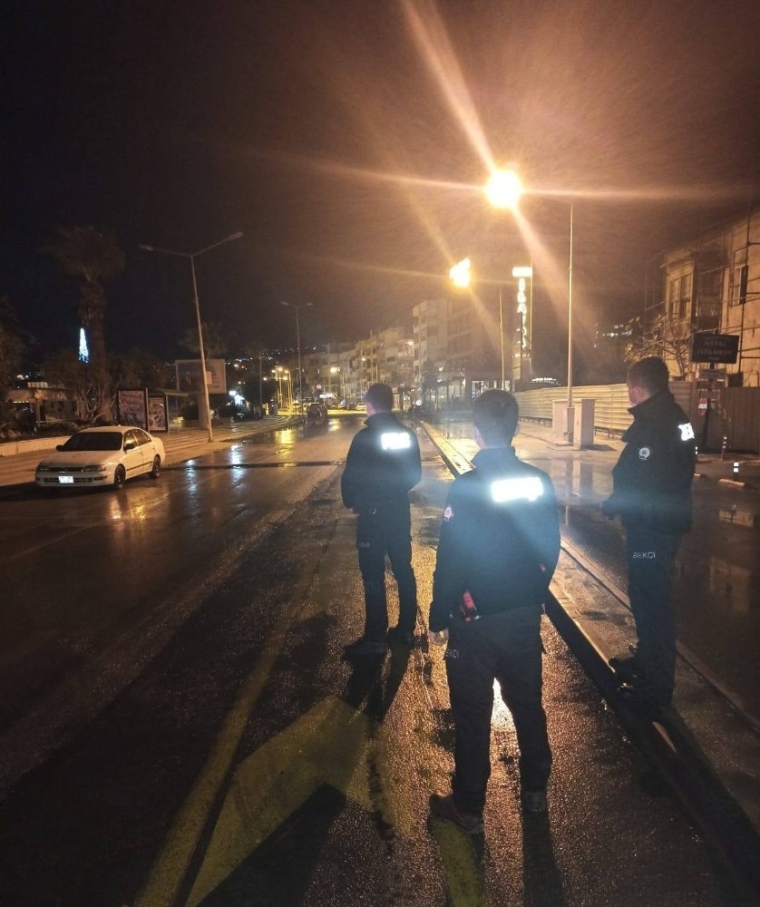 kusadasinda kisitlamaya uymayan 32 kisiye 100 bin 800 lira ceza kesildi 4 Qb3KCL5k Kuşadası’nda kısıtlamaya uymayan 32 kişiye 100 bin 800 lira ceza kesildi