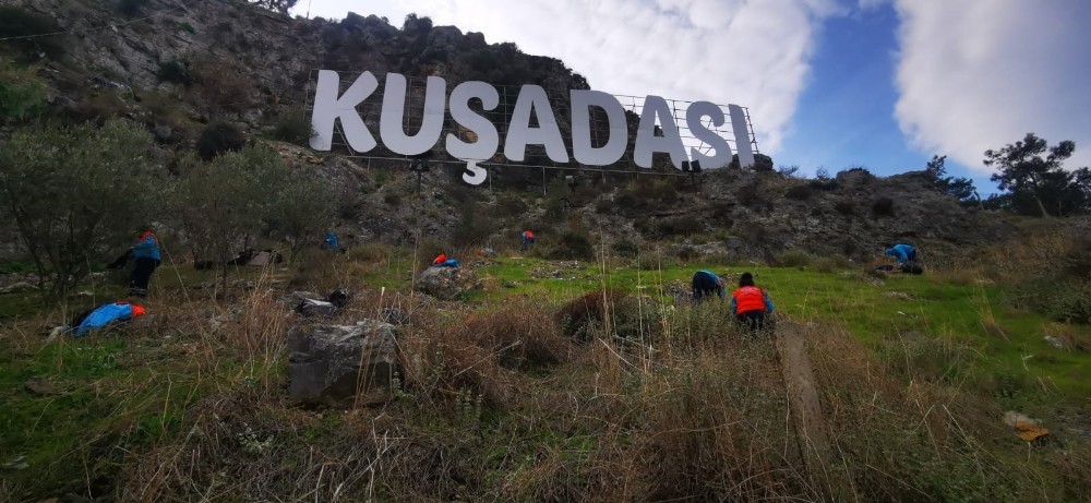 kusadasinda sokaga cikma kisitlamasinda temizlik seferberligi 3 GQTBizC7 Kuşadası’nda sokağa çıkma kısıtlamasında temizlik seferberliği