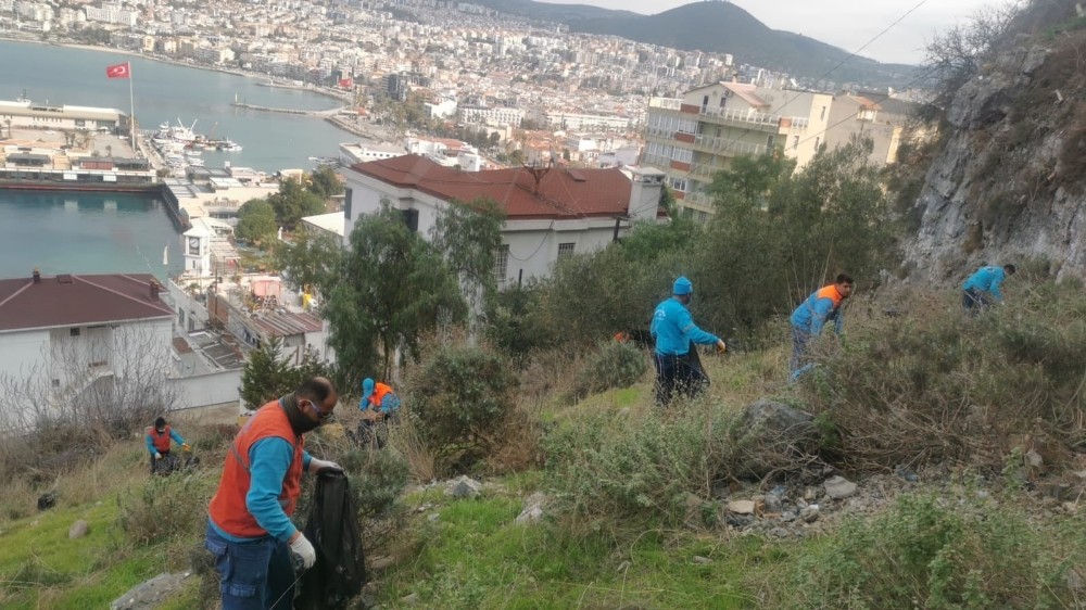 kusadasinda sokaga cikma kisitlamasinda temizlik seferberligi 4 HsXERh26 Kuşadası’nda sokağa çıkma kısıtlamasında temizlik seferberliği
