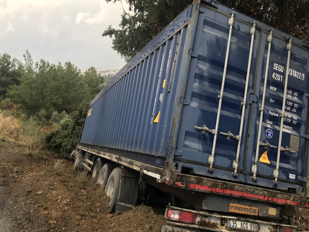 kusadasinda tir tarlaya uctu 2 eLRW7UeT Kuşadası’nda tır tarlaya uçtu