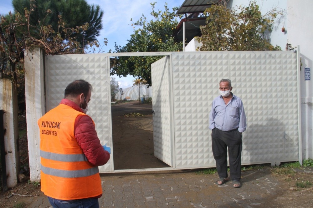 kuyucak belediyesi korona virus hastalarini yalniz birakmiyor 1 Kuyucak Belediyesi Korona virüs hastalarını yalnız bırakmıyor