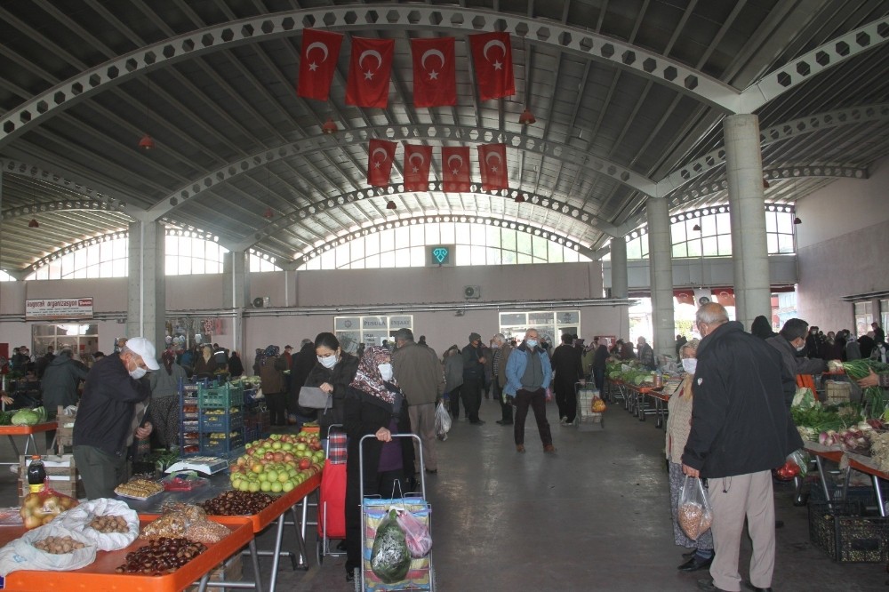 kuyucakta pazar yerlerinde tedbir elden birakilmiyor 1 Kuyucak’ta pazar yerlerinde tedbir elden bırakılmıyor