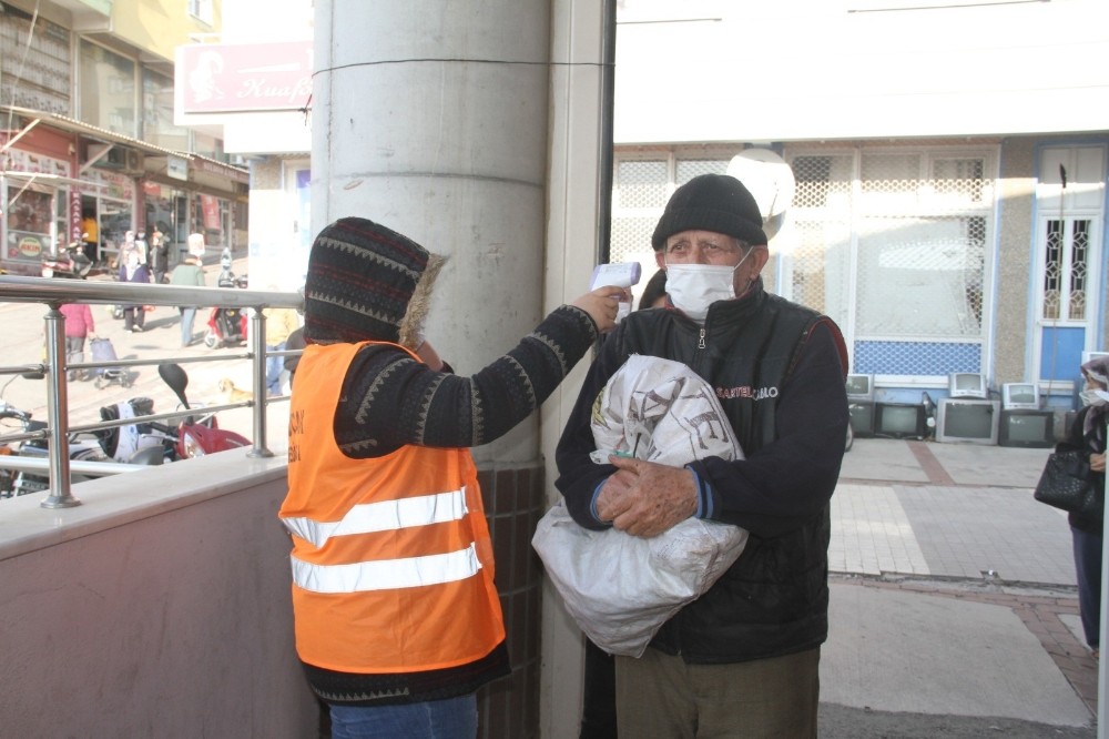 kuyucakta pazar yerlerinde tedbir elden birakilmiyor 2 MACSDvS1 Kuyucak’ta pazar yerlerinde tedbir elden bırakılmıyor