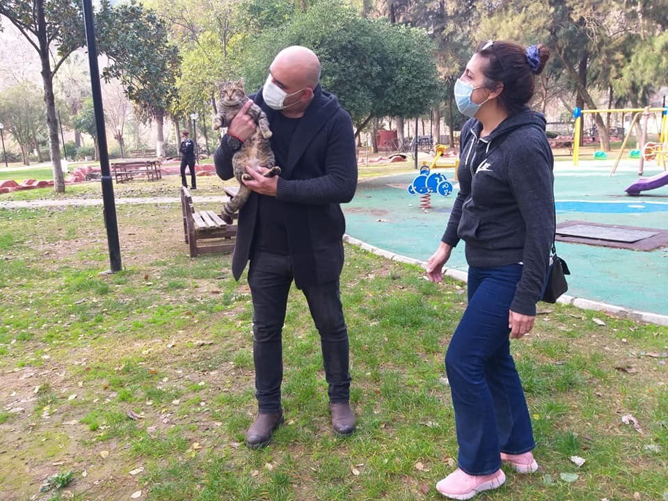 sokaga cikma kisitlamasinda aydindaki sokak hayvanlari yalniz birakilmadi 2 qWHlsSkX Sokağa çıkma kısıtlamasında Aydın’daki sokak hayvanları yalnız bırakılmadı