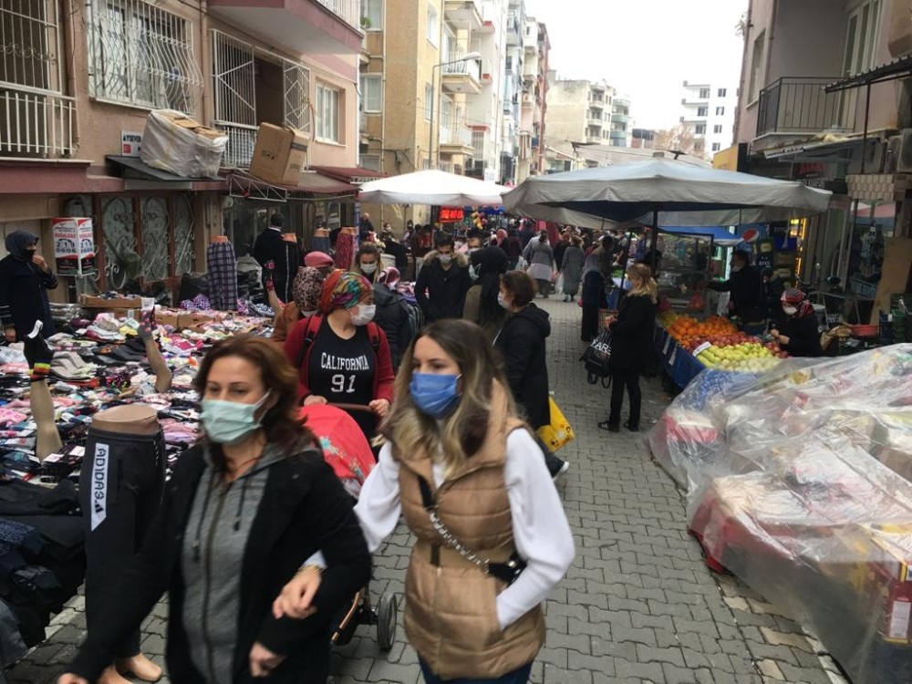 sosyal mesafe yilbasi alisverisine yenik dustu 1 URGrVJOd Sosyal mesafe, yılbaşı alışverişine yenik düştü