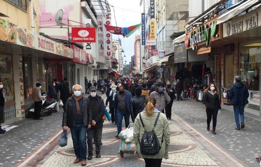 sosyal mesafe yilbasi alisverisine yenik dustu 2 WWbzkHhZ Sosyal mesafe, yılbaşı alışverişine yenik düştü