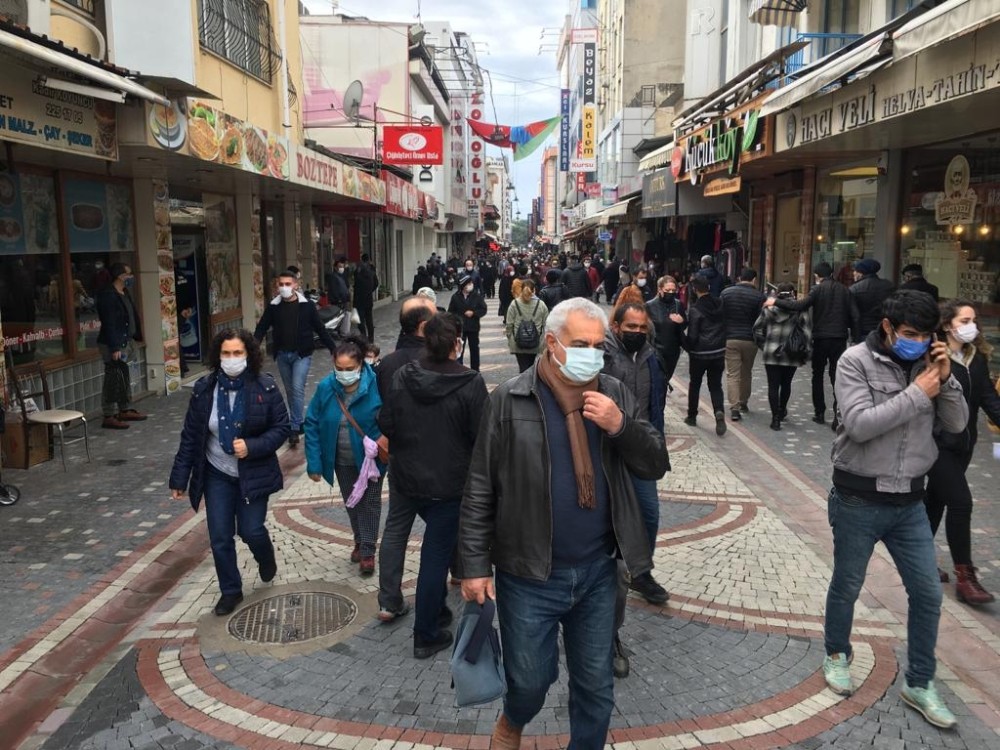 sosyal mesafe yilbasi alisverisine yenik dustu 3 WBqzgnO7 Sosyal mesafe, yılbaşı alışverişine yenik düştü