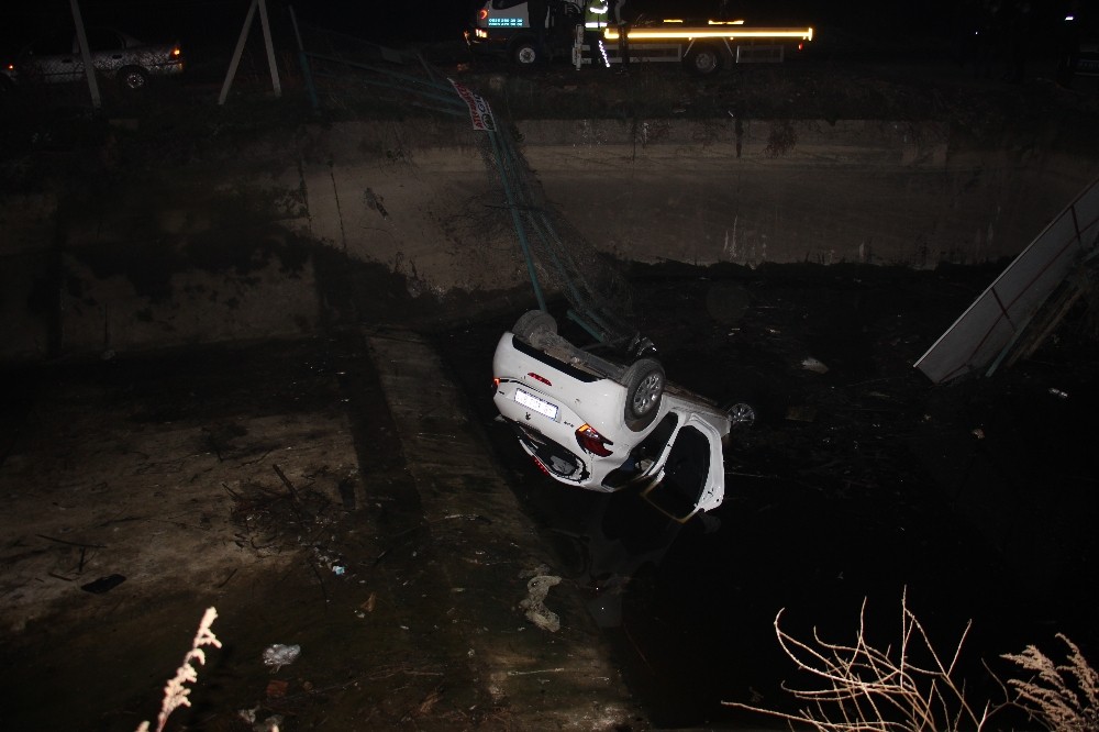 sulama kanalina ucan otomobilin surucusu kayiplara karisti 2 ygChGBFZ Sulama kanalına uçan otomobilin sürücüsü kayıplara karıştı