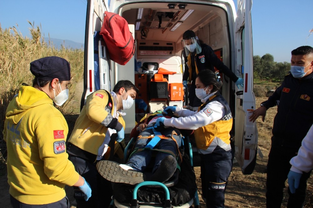 tarlada calisan ciftci mergen cayina ucan surucunun hayatini kurtardi 1 Tarlada çalışan çiftçi, Mergen çayına uçan sürücünün hayatını kurtardı