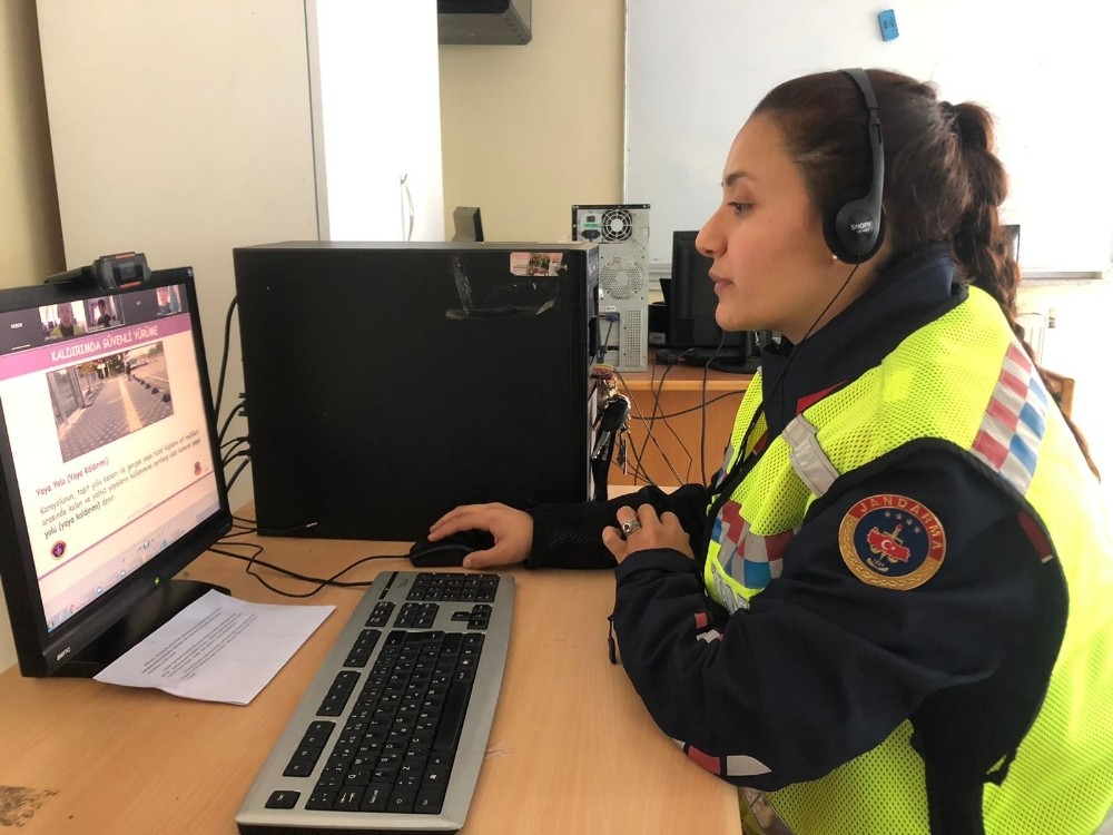 trafik kurallari ogrencilere internet uzerinden anlatildi 1 qSfu7bqJ Trafik kuralları öğrencilere internet üzerinden anlatıldı