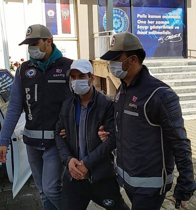 Arabasını park eden gencin cep telefonunu gasp etti 1 arabasini park eden gencin cep telefonunu gasp etti 1 aByJTBkn Arabasını park eden gencin cep telefonunu gasp etti