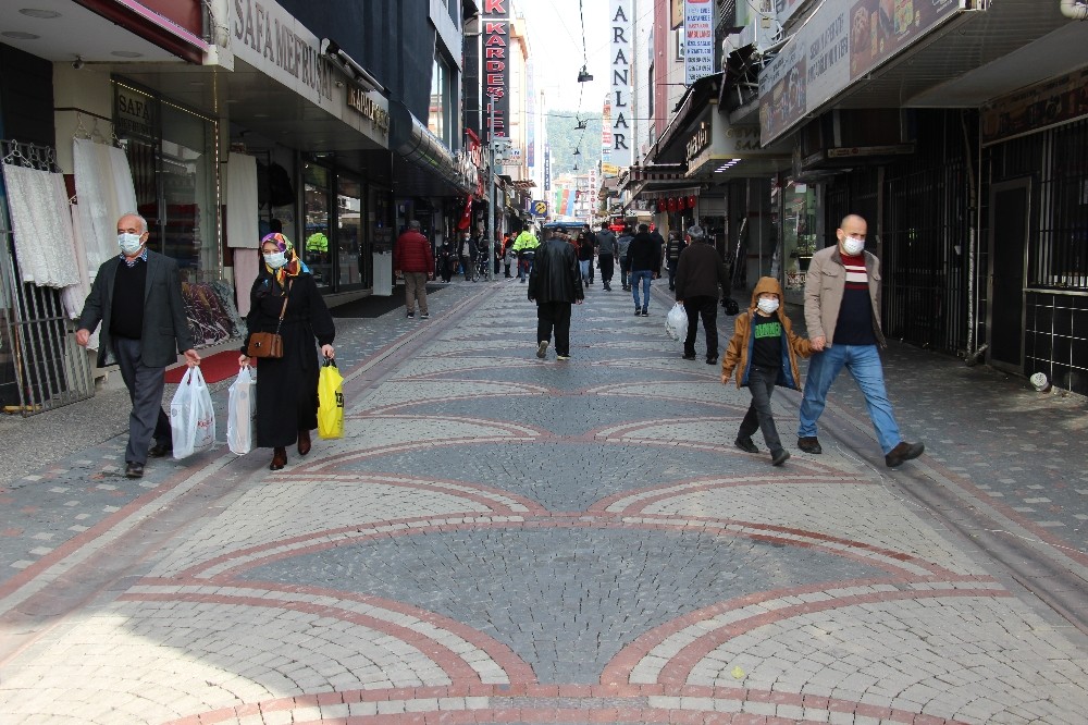 aydinlilar 80 saatlik kisitlamanin ardindan caddeleri doldurdu 1 mphkNH3P Aydınlılar 80 saatlik kısıtlamanın ardından caddeleri doldurdu