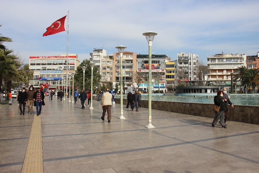 aydinlilar 80 saatlik kisitlamanin ardindan caddeleri doldurdu 4 LjdGKpMj Aydınlılar 80 saatlik kısıtlamanın ardından caddeleri doldurdu