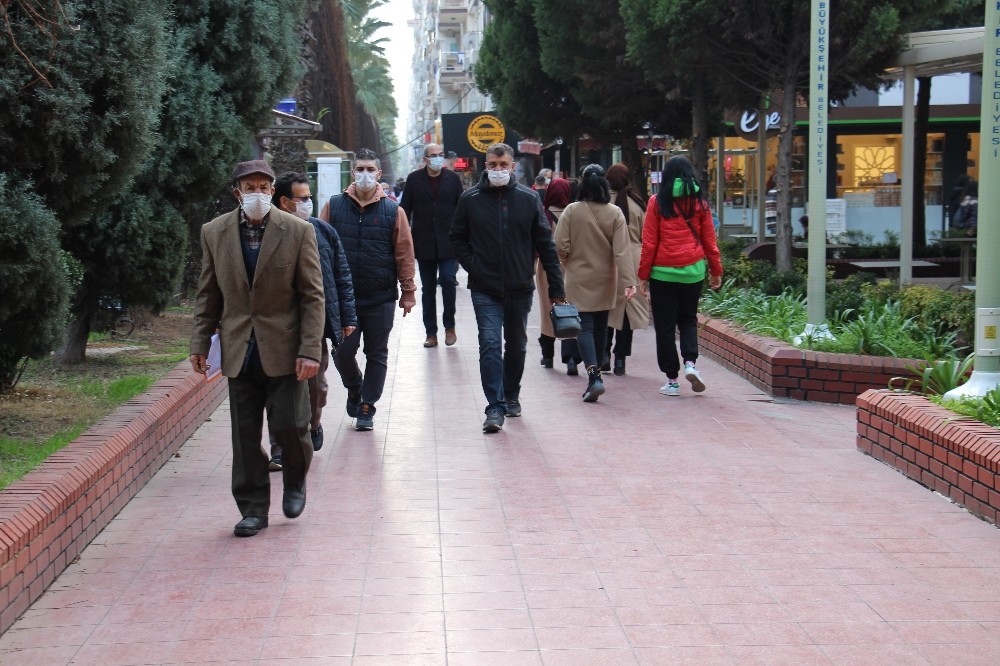 aydinlilar 80 saatlik kisitlamanin ardindan caddeleri doldurdu 6 Aydınlılar 80 saatlik kısıtlamanın ardından caddeleri doldurdu