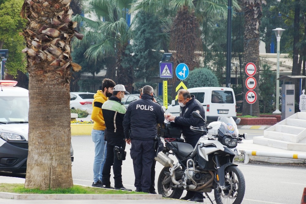 efelerde polis ekipleri denetimlerine devam ediyor 1 pZZazyfm Efeler’de polis ekipleri denetimlerine devam ediyor