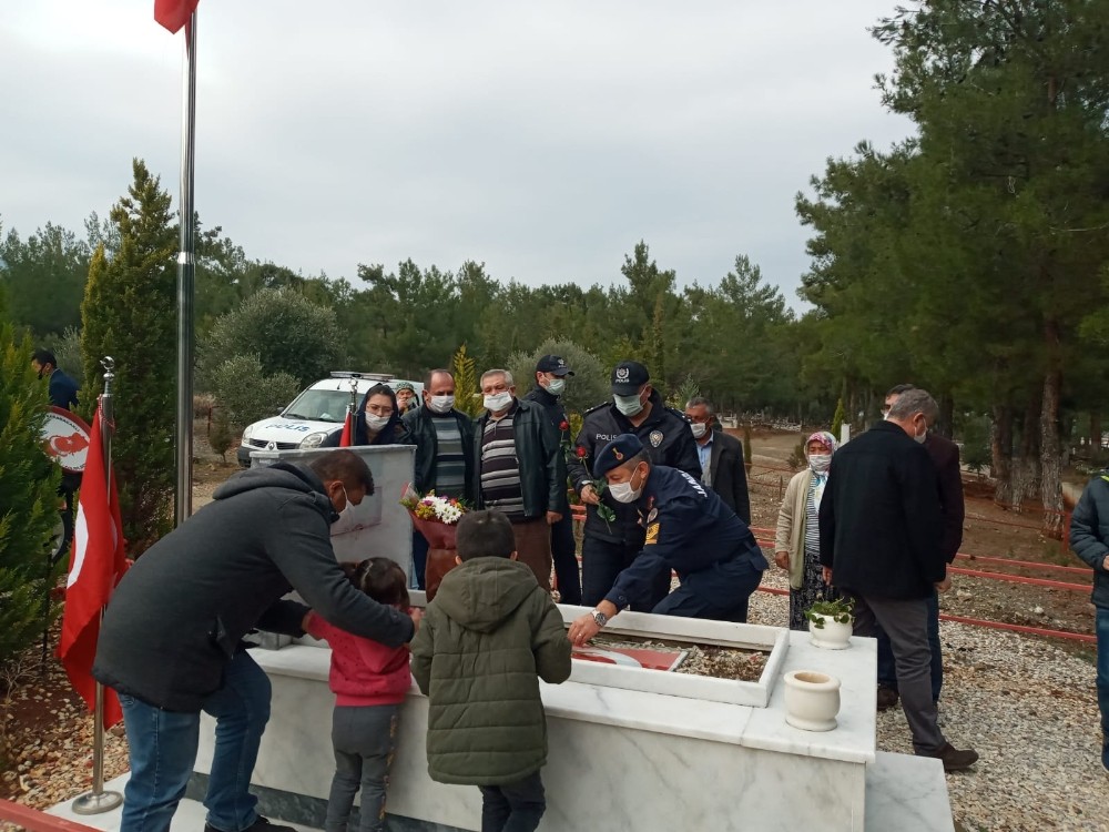 Karabacaklı , şehadetinin 5. yılında mezarı başında anıldı 1 karabacakli sehadetinin 5 yilinda mezari basinda anildi 1 BERGcQrc Karabacaklı , şehadetinin 5. yılında mezarı başında anıldı