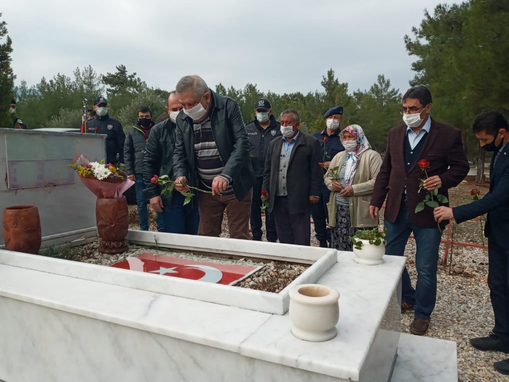 Karabacaklı , şehadetinin 5. yılında mezarı başında anıldı 2 karabacakli sehadetinin 5 yilinda mezari basinda anildi 2 YEuaU26C Karabacaklı , şehadetinin 5. yılında mezarı başında anıldı