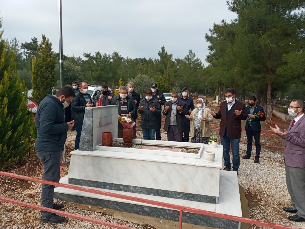 Karabacaklı , şehadetinin 5. yılında mezarı başında anıldı 4 karabacakli sehadetinin 5 yilinda mezari basinda anildi 4 8XkRwGaN Karabacaklı , şehadetinin 5. yılında mezarı başında anıldı