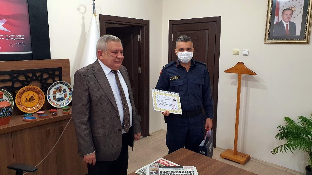 kaymakam soleyden yeni yil jesti 1 RV3Pgccw Kaymakam Soley’den yeni yıl jesti