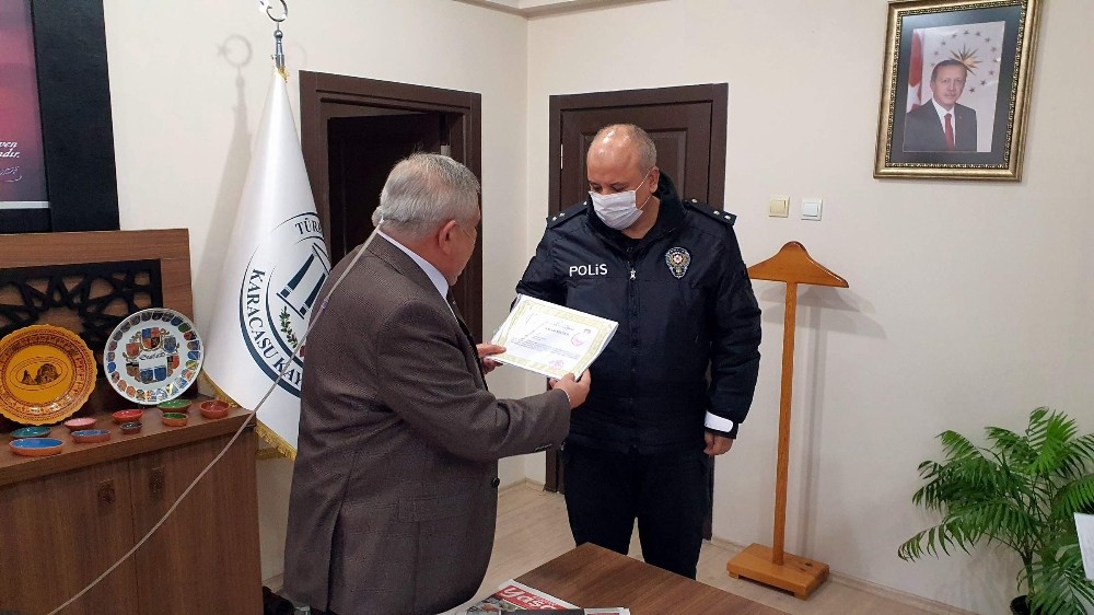 kaymakam soleyden yeni yil jesti 2 GkMuLWuS Kaymakam Soley’den yeni yıl jesti