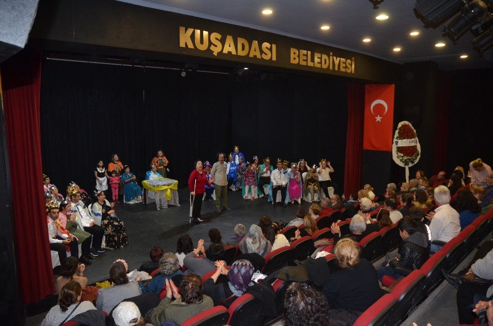 Kuşadası Belediye Tiyatrosu’na sosyal sorumluluk ödülü 1 kusadasi belediye tiyatrosuna sosyal sorumluluk odulu 1 TqZg9JNZ Kuşadası Belediye Tiyatrosu’na sosyal sorumluluk ödülü
