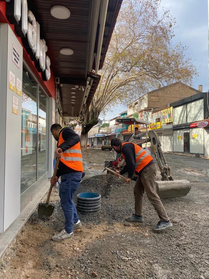 kusadasi carsindaki calismalar sokaga cikma kisitlamasinda da devam etti 3 p5V84tTi Kuşadası çarşındaki çalışmalar sokağa çıkma kısıtlamasında da devam etti