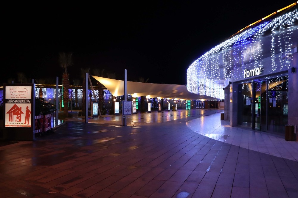 kusadasinda sessiz yilbasi 1 qeWHcm99 Kuşadası’nda sessiz yılbaşı