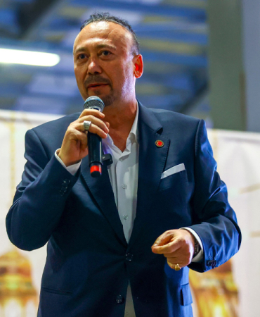 ozkan-yalim-usak-belediye-baskani