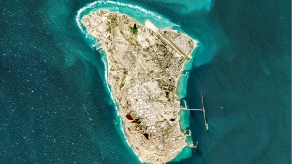 ABD Hark Adası'nı vurdu.