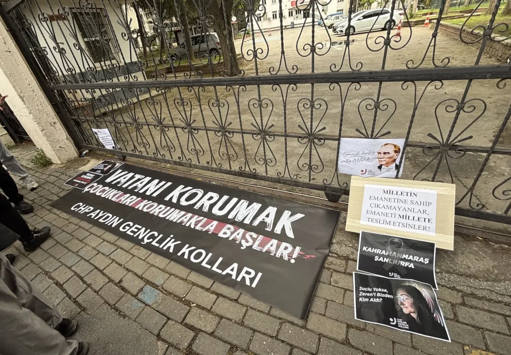 chp sessiz yuruyus Aydın’da CHP’den Çocuklar İçin Sessiz Yürüyüş: Okullardaki Şiddete Dikkat Çekildi